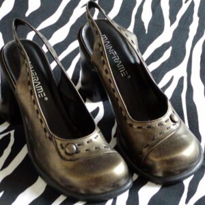 Retro-Style Metallic Slingbacks